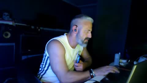 Chico que rico Caliente online show from July 2026 01:34:01 AM
