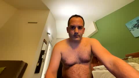 Snapshot of runner1978 chatting on October 2025 08:00:02 PM runner1978 online show from October 2025 08:00:02 PM