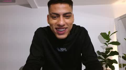  R U S S E L L  online show from November 2025 01:15:01 AM