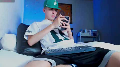 Snapshot of ryannhill_ chatting on June 2026 04:48:02 AM Ryannhill online show from June 2026 04:48:02 AM