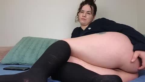 Snapshot of s_leanne_ chatting on October 2025 09:28:02 AM Leanne online show from October 2025 09:28:02 AM