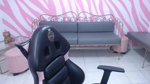 Sabrina online show from November 2025 01:07:02 PM