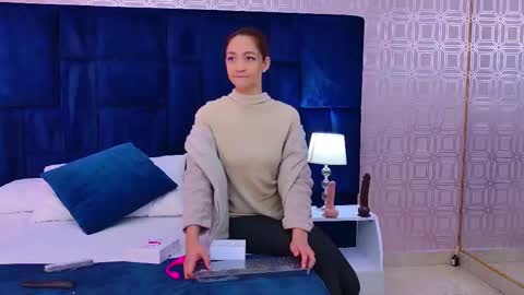 Saara Brown online show from November 2025 09:57:02 PM