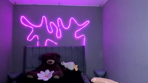 Snapshot of sabrina_bloom_ chatting on October 2025 12:50:02 PM sabri online show from October 2025 12:50:02 PM