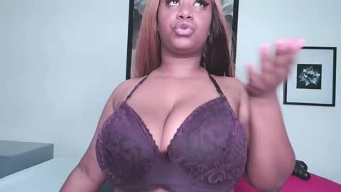 Sabrina Mora online show from December 2024 02:10:01 PM