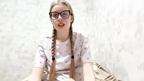 Sabrina online show from April 2026 06:04:02 PM