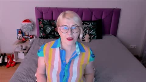 Sabrina MacMarren online show from January 2026 02:44:01 PM