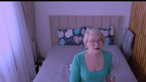Snapshot of sabrinamacmarren chatting on April 2026 10:19:02 AM Sabrina MacMarren online show from April 2026 10:19:02 AM