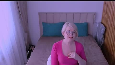 Snapshot of sabrinamacmarren chatting on April 2026 01:57:02 PM Sabrina MacMarren online show from April 2026 01:57:02 PM