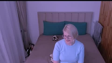 Snapshot of sabrinamacmarren chatting on April 2026 06:21:02 PM Sabrina MacMarren online show from April 2026 06:21:02 PM