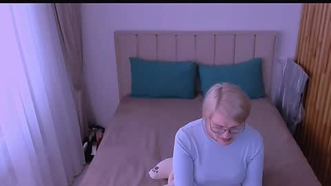 Snapshot of sabrinamacmarren chatting on April 2026 01:41:02 PM Sabrina MacMarren online show from April 2026 01:41:02 PM