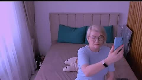 Snapshot of sabrinamacmarren chatting on April 2026 10:24:02 AM Sabrina MacMarren online show from April 2026 10:24:02 AM