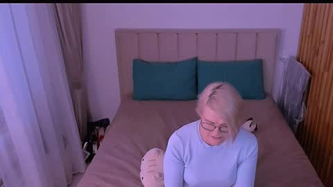 Snapshot of sabrinamacmarren chatting on April 2026 05:30:01 PM Sabrina MacMarren online show from April 2026 05:30:01 PM