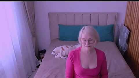 Snapshot of sabrinamacmarren chatting on April 2026 11:27:02 AM Sabrina MacMarren online show from April 2026 11:27:02 AM