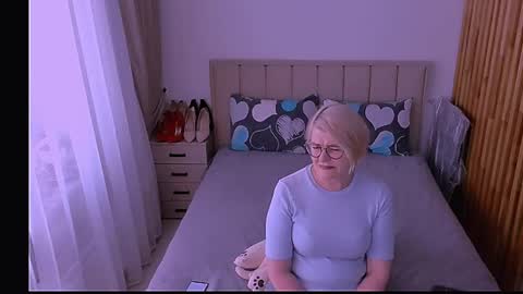 Snapshot of sabrinamacmarren chatting on May 2026 04:04:02 PM Sabrina MacMarren online show from May 2026 04:04:02 PM