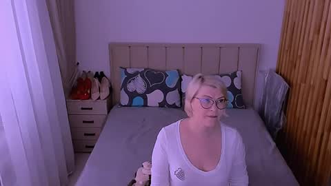 Snapshot of sabrinamacmarren chatting on May 2026 10:58:01 AM Sabrina MacMarren online show from May 2026 10:58:01 AM