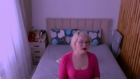Snapshot of sabrinamacmarren chatting on May 2026 10:00:01 AM Sabrina MacMarren online show from May 2026 10:00:01 AM
