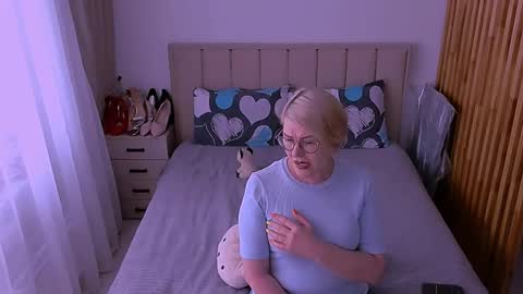 Snapshot of sabrinamacmarren chatting on May 2026 10:21:01 AM Sabrina MacMarren online show from May 2026 10:21:01 AM