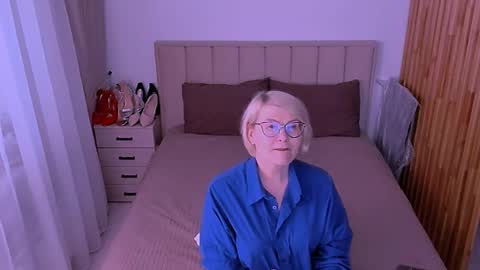 Snapshot of sabrinamacmarren chatting on May 2026 05:33:01 PM Sabrina MacMarren online show from May 2026 05:33:01 PM