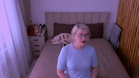 Snapshot of sabrinamacmarren chatting on May 2026 10:23:01 AM Sabrina MacMarren online show from May 2026 10:23:01 AM
