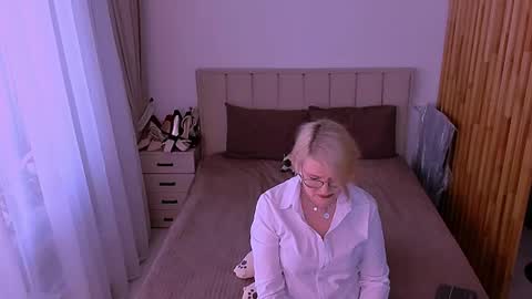 Snapshot of sabrinamacmarren chatting on June 2026 05:40:02 PM Sabrina MacMarren online show from June 2026 05:40:02 PM