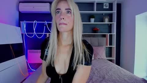 Snapshot of sabrinasharm chatting on October 2025 11:44:01 AM Sabrina online show from October 2025 11:44:01 AM