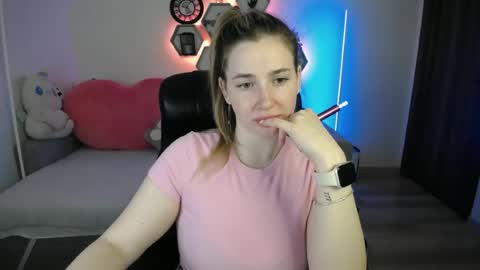Snapshot of sabrinviolet chatting on June 2026 08:06:02 AM Sabrina Violet online show from June 2026 08:06:02 AM