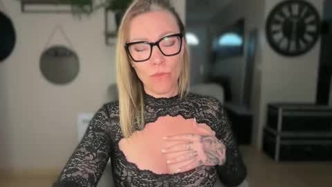 sacha__xx online show from March 2026 05:31:02 PM