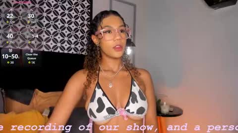 Sophie online show from October 2025 05:10:02 AM