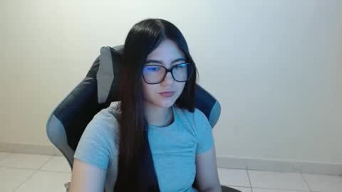 Sahaliefox  online show from November 2025 04:07:01 PM