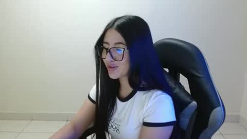 Sahaliefox  online show from April 2026 09:04:01 PM