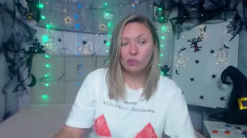 Snapshot of sallyverda chatting on October 2025 06:42:02 PM Sally online show from October 2025 06:42:02 PM