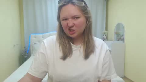 Snapshot of sallyverda chatting on July 2026 05:27:02 PM Sally online show from July 2026 05:27:02 PM