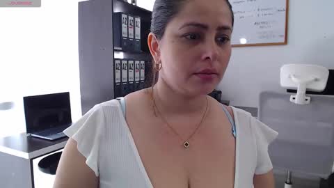 Snapshot of salome_010 chatting on October 2025 03:02:02 PM Salome online show from October 2025 03:02:02 PM