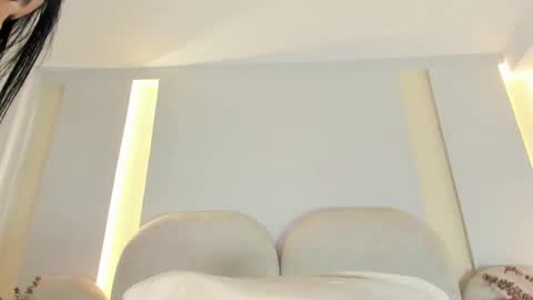   online show from November 2025 09:04:02 PM