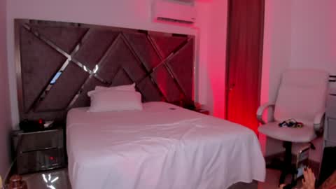 Snapshot of salommecruz01 chatting on June 2026 01:32:01 AM Salomme Cruz online show from June 2026 01:32:01 AM