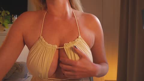 IsaBella-  online show from March 2026 01:27:02 PM