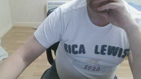 Snapshot of saltimbanquier chatting on October 2025 12:05:02 PM Saltimbanquier Salt ou Banquier online show from October 2025 12:05:02 PM