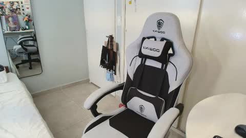 salvatore_montt online show from November 2025 06:44:02 PM