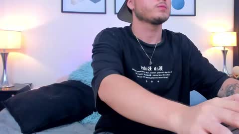 Snapshot of salvatore_muller chatting on November 2025 04:36:02 AM Salvatore online show from November 2025 04:36:02 AM