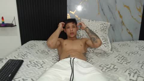 Snapshot of sam_and_mike chatting on February 2025 02:47:02 AM sammmikee online show from February 2025 02:47:02 AM