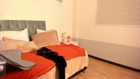 Snapshot of sam_and_molly chatting on January 2025 01:29:01 AM Sam and Molly online show from January 2025 01:29:01 AM