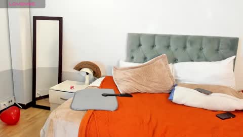 Snapshot of sam_and_molly chatting on January 2025 01:22:01 AM Sam and Molly online show from January 2025 01:22:01 AM