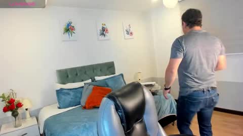 Snapshot of sam_and_molly chatting on February 2025 07:08:02 PM Sam and Molly online show from February 2025 07:08:02 PM