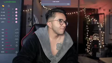 Snapshot of sam_thompson_z chatting on December 2024 03:09:02 AM SAMUEL THOMPSON online show from December 2024 03:09:02 AM