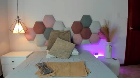 Samanta Vee online show from September 2025 11:32:02 AM