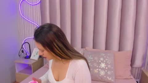 Alejandra  online show from November 2025 12:15:02 PM