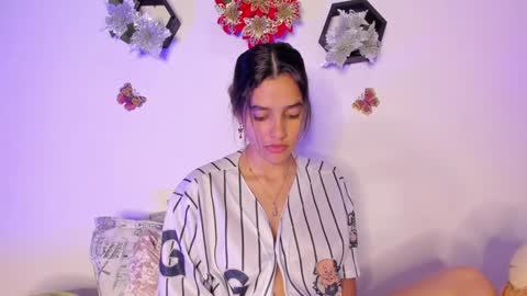 Snapshot of samara_jonnes_ chatting on January 2025 04:38:01 AM Samara is my name a pleasure delighted that you are here leave your thumb up it is important to me online show from January 2025 04:38:01 AM