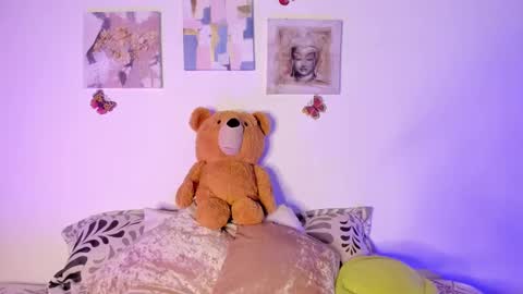 Snapshot of samara_jonnes_ chatting on February 2025 09:06:02 PM Samara is my name a pleasure delighted that you are here leave your thumb up it is important to me online show from February 2025 09:06:02 PM