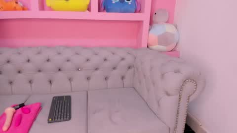 samarafernandez online show from February 2025 11:17:02 AM